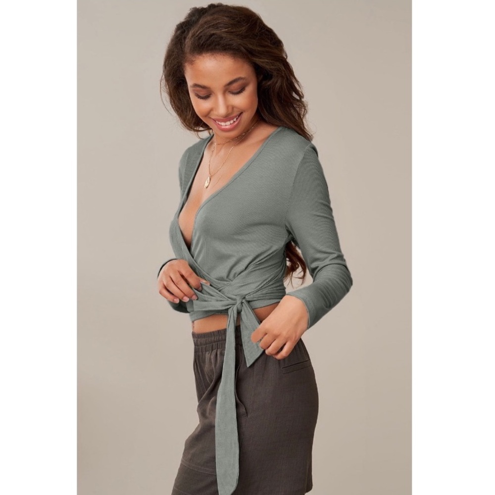 NEW| Women’s Soft Gray Long Sleeve Cropped Top - Picture 1 of 4